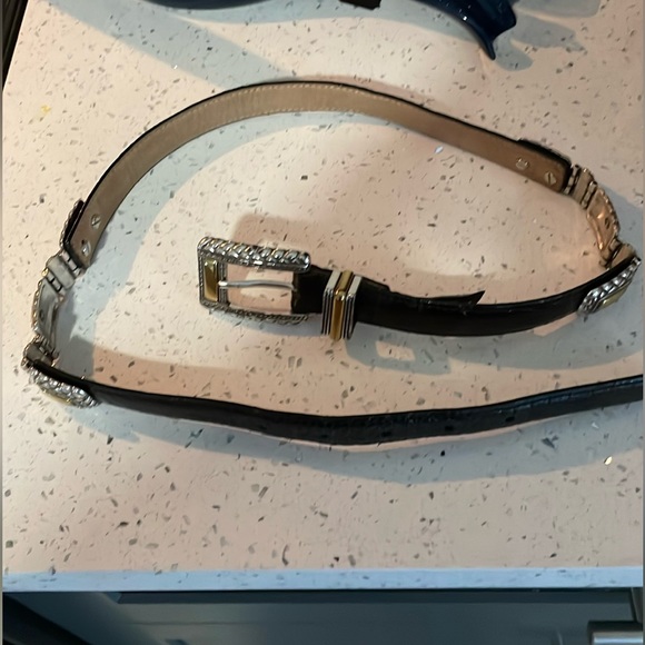 EUC Brighton blk croc style gold/slv tone belt, Med. 36”l # 44203, 5-hole - Picture 2 of 8